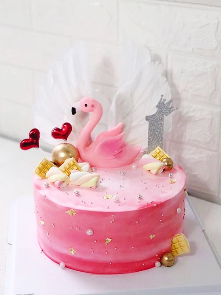 Bánh sinh nhật thiên nga màu hồng
