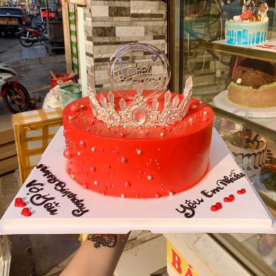 Bánh sinh nhật vương miện màu đỏ
