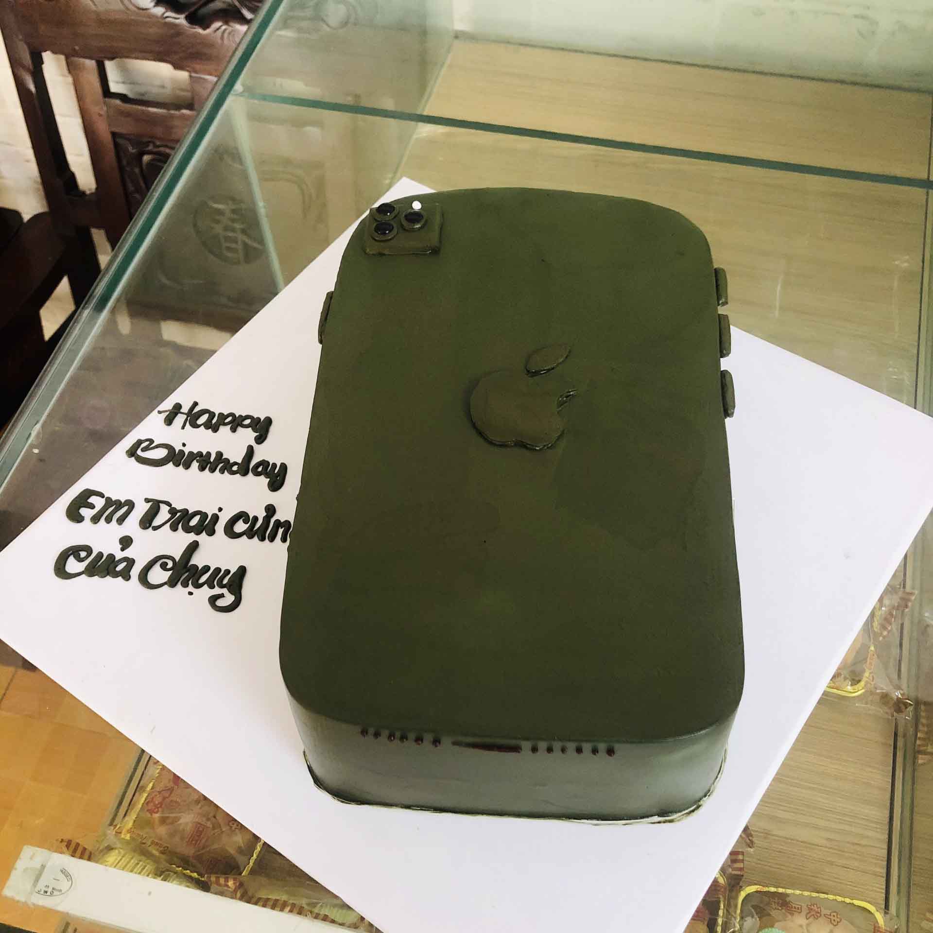 Bánh sinh nhật hình iphone