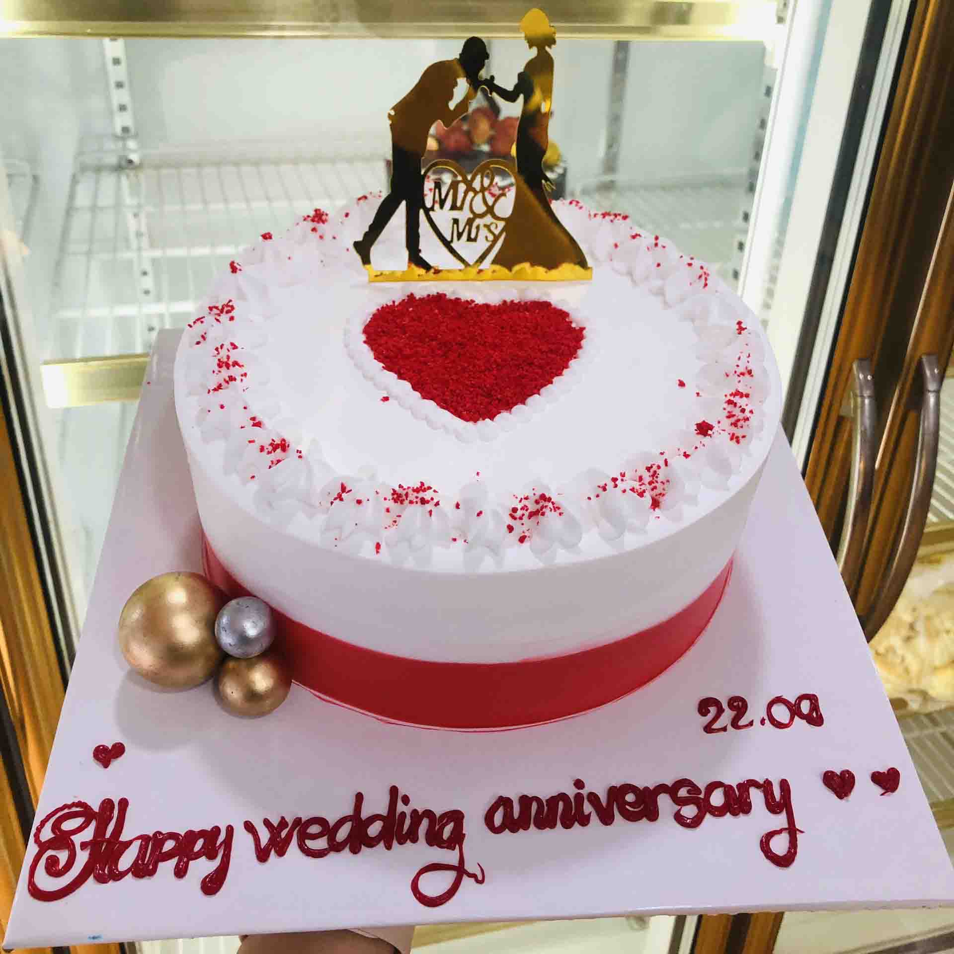 Bánh gato kỷ niệm ngày cưới in hình trái tim gắn tim đỏ đẹp lãng mạn | Bánh  Kem Ngộ Nghĩnh