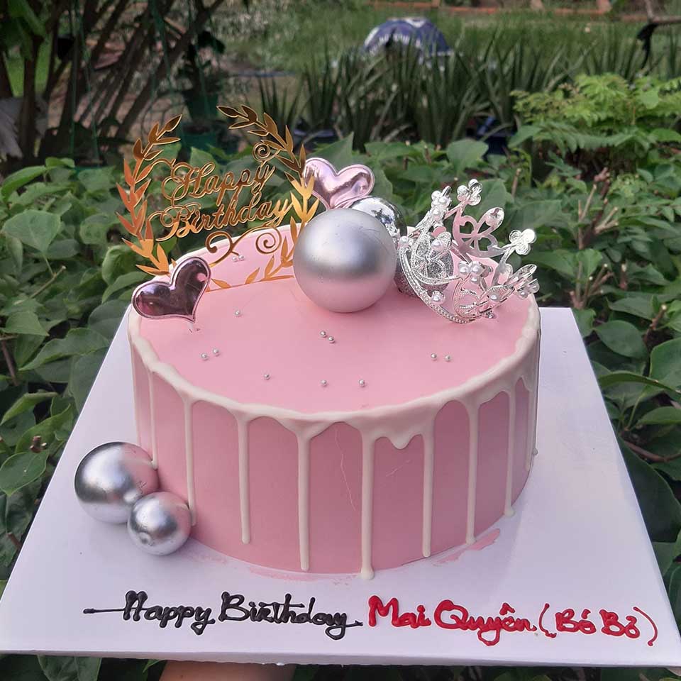 Bánh sinh nhật tone hồng
