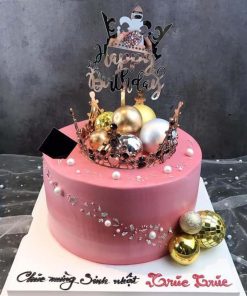 Bánh sinh nhật vương miện màu hồng