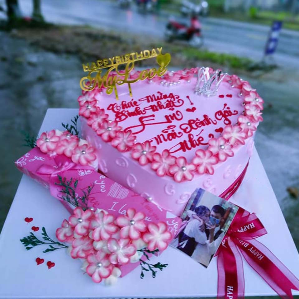 Bánh sinh nhật hồng đào trái tim