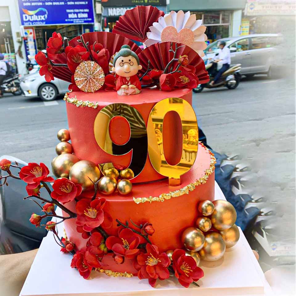 Bánh kem sinh nhật bắt hoa hồng, nhân vật fondant hình bà cụ chibi cho tiệc mừng  thọ bà đẹp và ấn tượng FD- 0105 - Tiệm Bánh Chon Chon