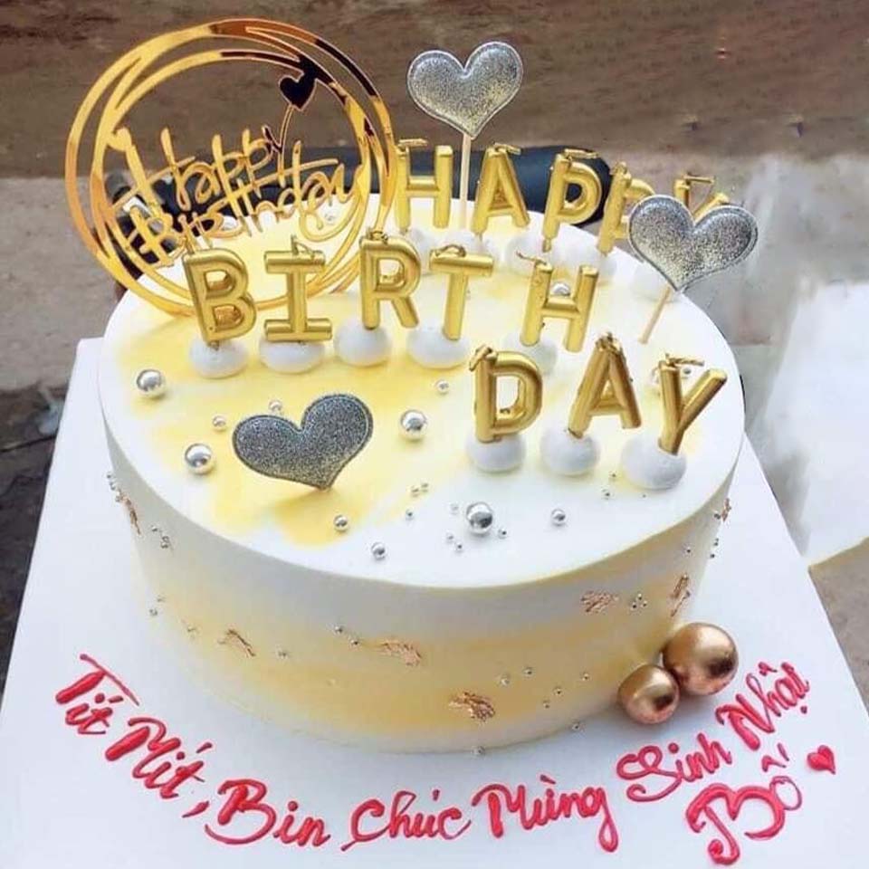 Bánh sinh nhật đơn giản tone vàng - Thu Hường Bakery