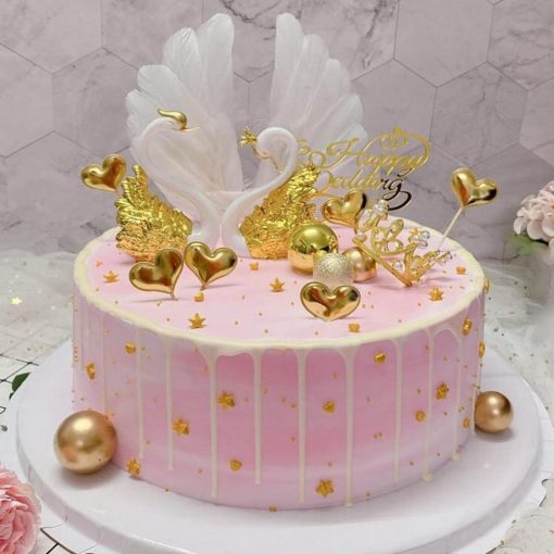 Bánh sinh nhật màu hồng dễ thương
