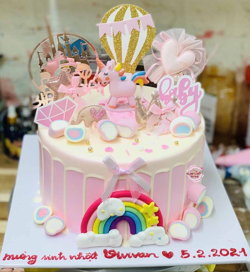 Bánh kem sinh nhật bé gái 3 tuổi gấu trúc fondant | vuatrangtri.vn