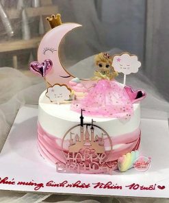 Bánh sinh nhật màu hồng cho bé