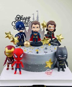 Bánh sinh nhật siêu anh hùng cho bé trai