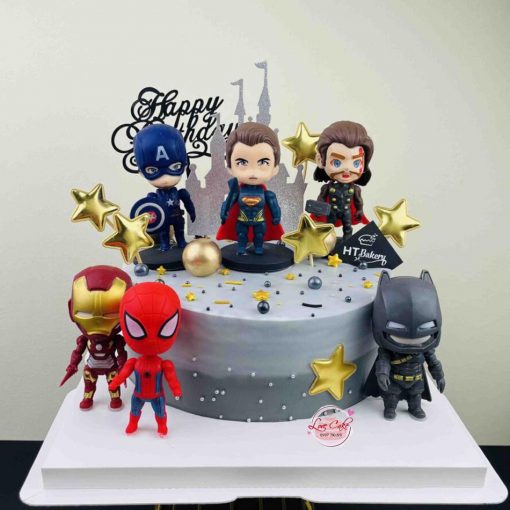 Bánh sinh nhật siêu anh hùng cho bé trai