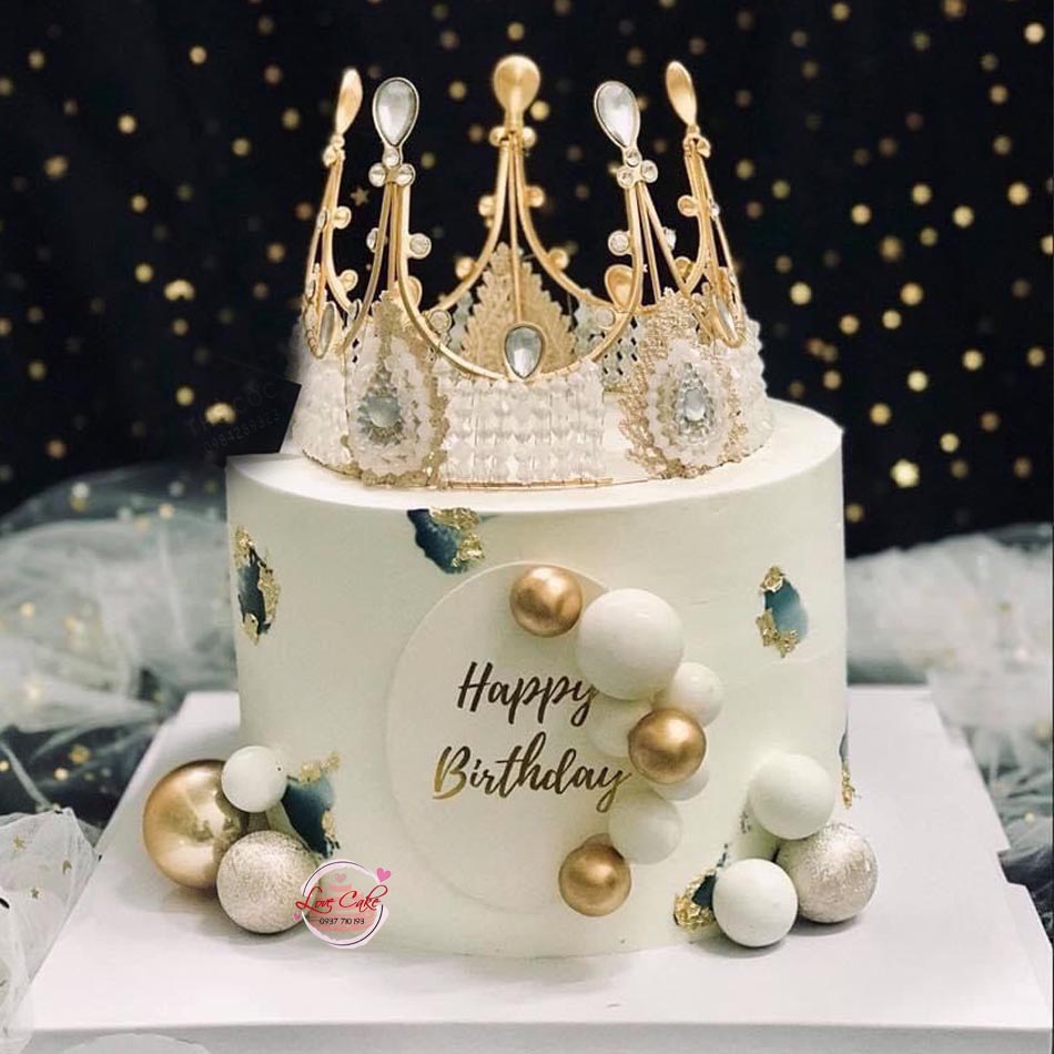 Bánh kem sinh nhật màu trắng họa tiết cuốn lịch dễ thương - Bánh Thiên Thần  : Chuyên nhận đặt bánh sinh nhật theo mẫu