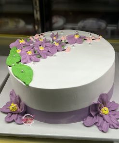 Bánh sinh nhật hoa bằng lăng tím