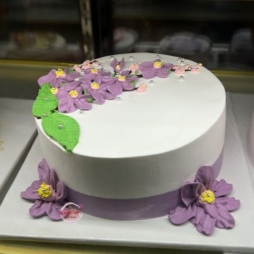 Bánh sinh nhật hoa bằng lăng tím