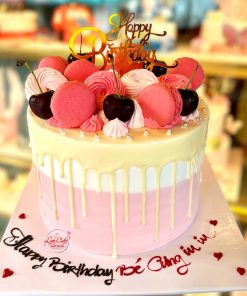 Bánh sinh nhật màu hồng sang trọng
