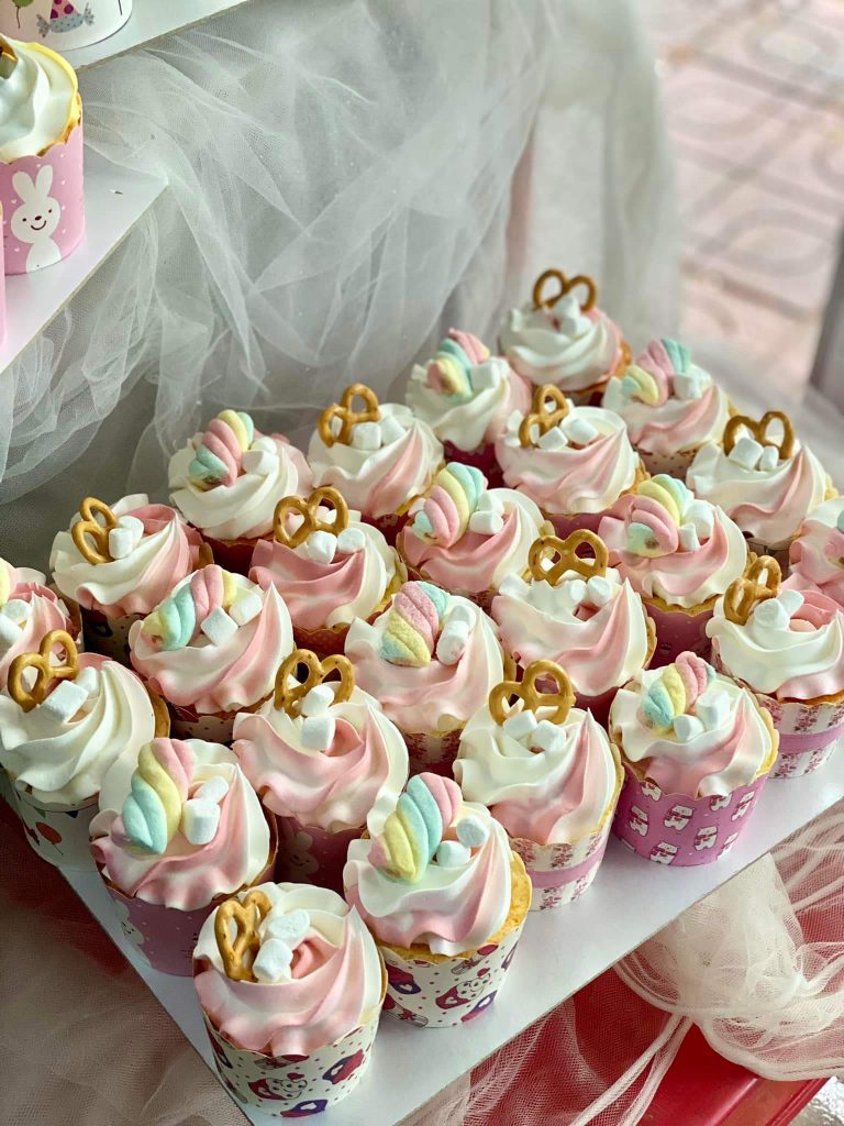 Bánh sinh nhật trang trí trái tim chữ cupcake đáng yêu tặng bé trai | Bánh  Kem Ngộ Nghĩnh