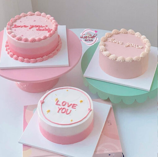 Bánh sinh nhật đơn giản màu hồng pastel