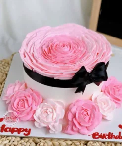 Bánh sinh nhật tặng bạn gái màu hồng