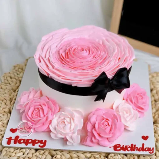 Bánh sinh nhật tặng bạn gái màu hồng