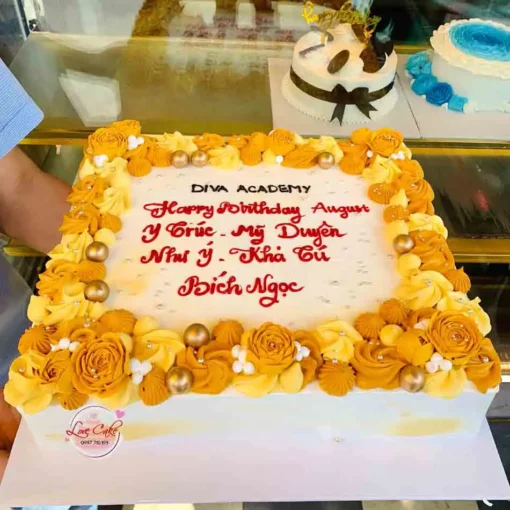 Bánh sinh nhật tập thể trong công ty