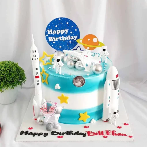 Bánh sinh nhật hệ thống tên lửa và phi hành gia