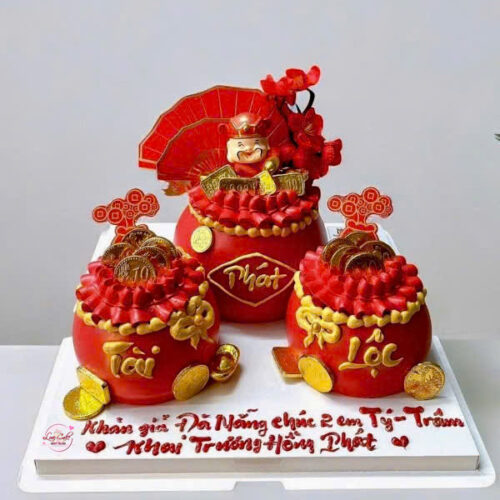 Bánh kem Phát Tài Phát Lộc màu đỏ vàng hình ba túi vàng tượng trưng may mắn và thịnh vượng