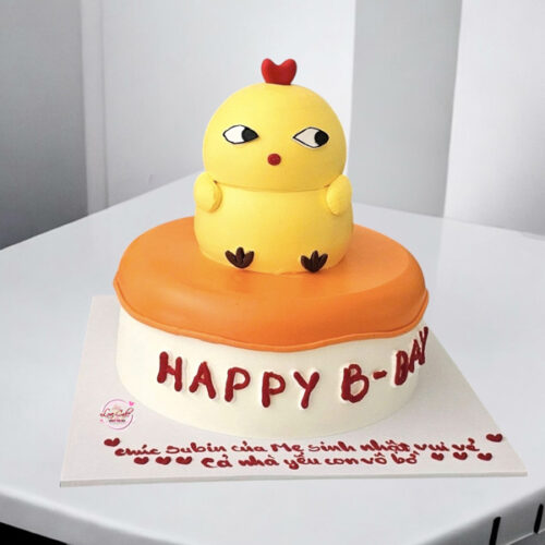 bánh sinh nhật 2 tầng trang trí con gà màu vàng dễ thương