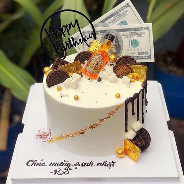 Bánh kem tặng bố có chai rượu mini, tiền đô, socola và hiệu ứng chocolate chảy sang trọng dành cho sinh nhật.